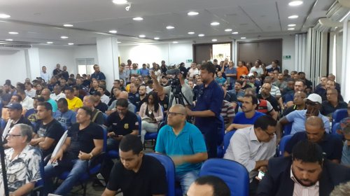 [Policiais civis e penais lotam auditório para definir sobre paralisação contra Pec da Previdên...]