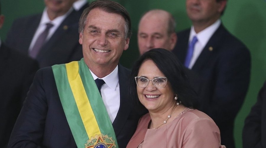 [Bolsonaro defende campanha de abstinência sexual e diz que Brasil vive ‘depravação total’]