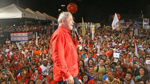 [‘Se não formos para a rua lutar e resistir, estaremos perdidos’, diz Lula]