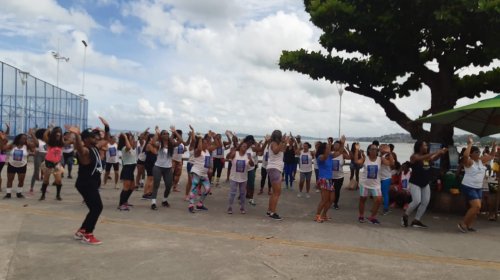 [Aulão de zumba leva moradores de Santa Cruz a prática da modalidade na Ribeira]