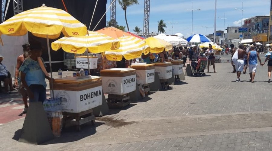[Ambulantes lamentam queda nas vendas na Lavagem de Itapuã: “Tradição está acabando”]
