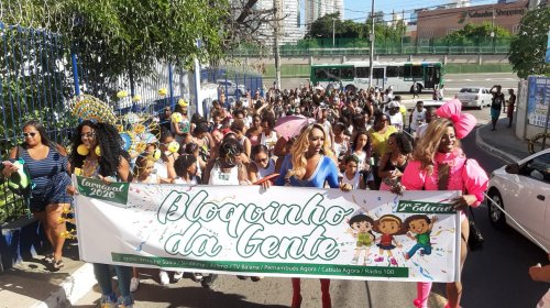 [Bloquinho da Gente: cerca de 500 pessoas e crianças participaram da segunda edição da folia em...]