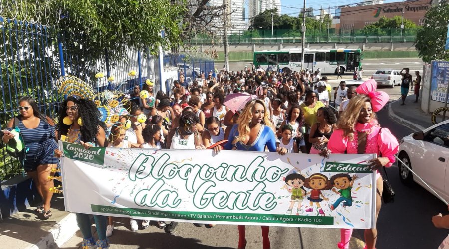 [Bloquinho da Gente: cerca de 500 pessoas e crianças participaram da segunda edição da folia em Pernambués]