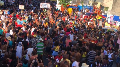 [Bloco das Santinhas garante folia só para homens no bairro de Pernambués]