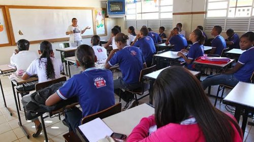 [Professores da rede estadual paralisam atividades nesta terça-feira (18)]