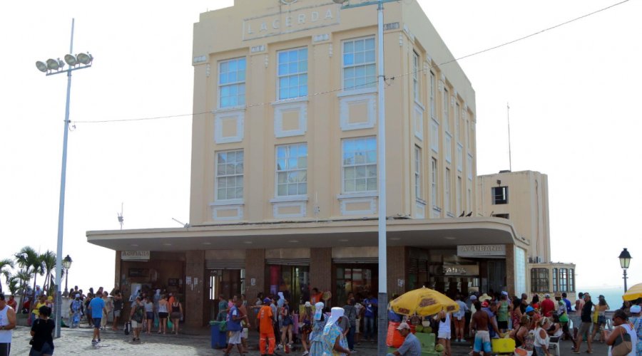[Elevador Lacerda e planos inclinados?funcionam gratuitamente durante o Carnaval]