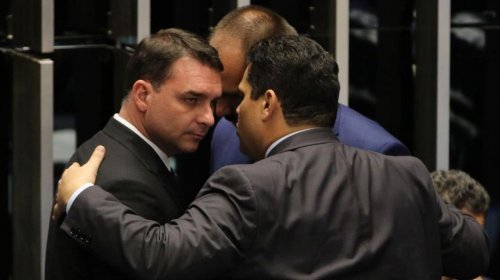 [Ex-vereador revela que Flávio Bolsonaro visitou ex-PM Adriano da Nóbrega na prisão]