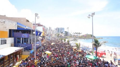 [Alok, Léo Santana e Ivete Sangalo agitam terceiro dia de Carnaval na Barra]