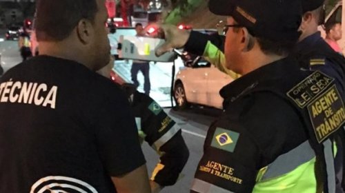[Transalvador flagra motorista de trio elétrico dirigindo alcoolizado]