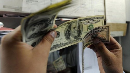 [Dólar opera em alta e ultrapassa pela primeira vez R$ 4,50]