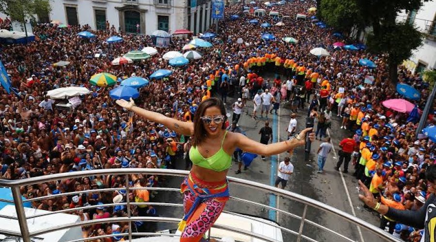 [Anitta agita bloco da ressaca de Carnaval; descubra quem é]