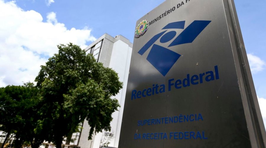 [Receita recebe 372 mil declarações do IR no primeiro dia de entrega]