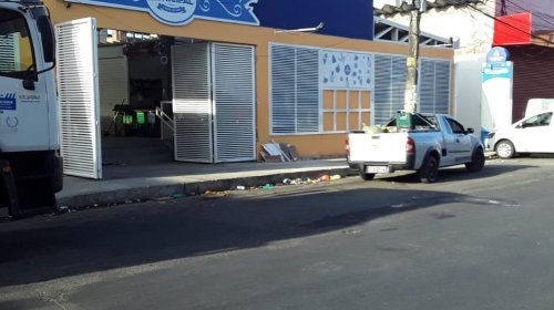 [Falta de faixa de pedestre e sinalização põe em risco pedestres no bairro de Vila Ruy Barbosa]