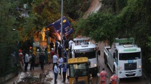 [Baixada Santista tem 30 mortos e 49 desaparecidos depois da chuva]