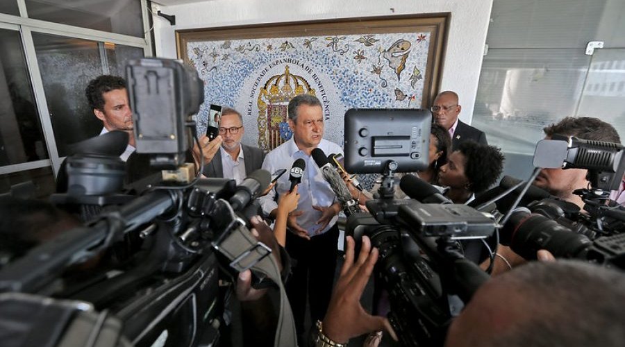 [Rui suspende transporte intermunicipal e cancela aula em todas as escolas]