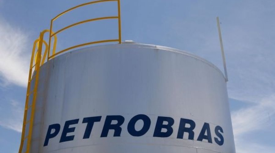 [Petrobrás anuncia mais uma redução no preço da gasolina nas refinarias]