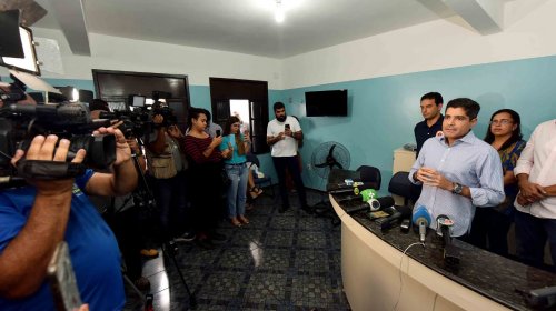 [Prefeitura determina fechamento de praias e mudanças em empresas de call center]