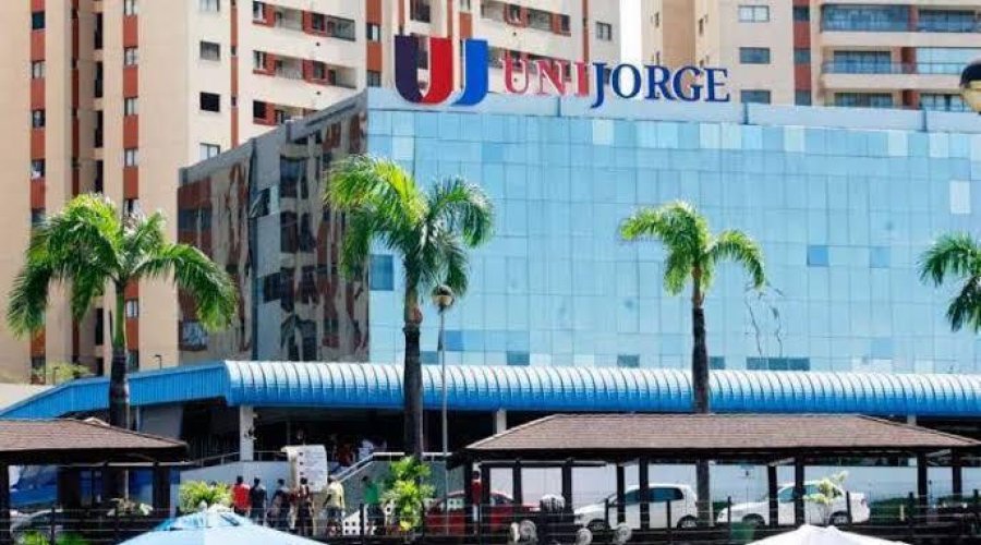 [Dez estabelecimentos são interditados por descumprirem decreto]