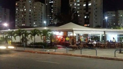 [Guardas municipais de Salvador abordam clientes que se aglomeram em bares durante a pandemia d...]