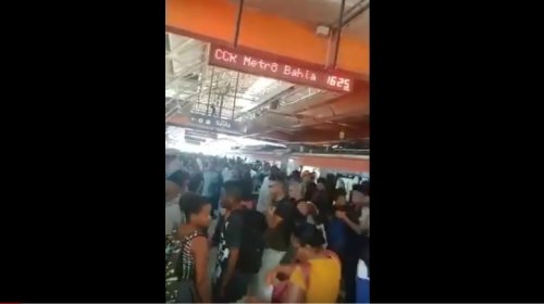 [Vídeo: Usuários registram estação de metrô lotada em Salvador]