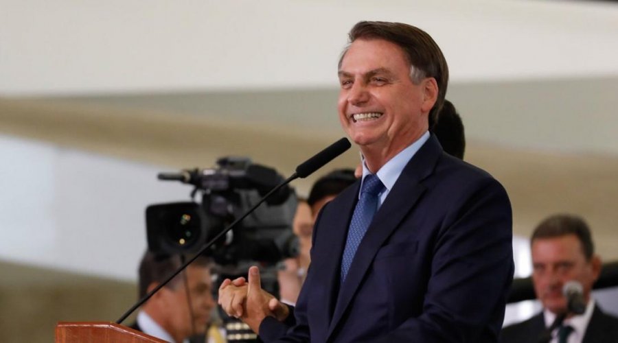 [Medida de Bolsonaro suspende contrato de trabalho por quatro meses]