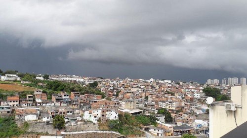 [Previsão é de dia nublado e chuvas nesta terça-feira]