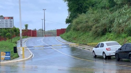 [Vacinas não chegam ao Barradão e atendimento drive-thru atrasa]