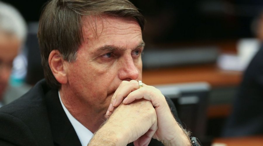 [Bolsonaro espera retomada de atividades no país em até quatro meses]