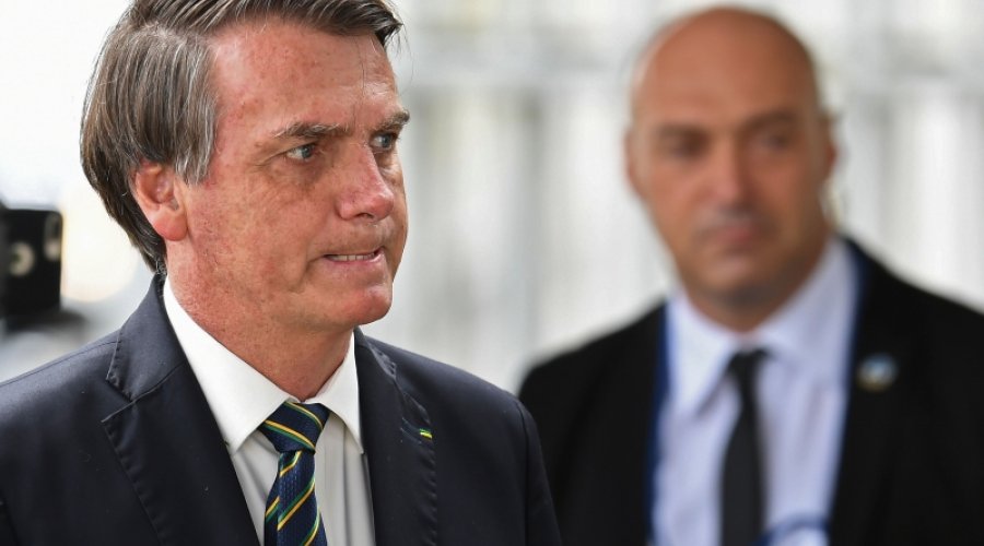 [Juiz manda Bolsonaro excluir igrejas da lista de serviços essenciais]