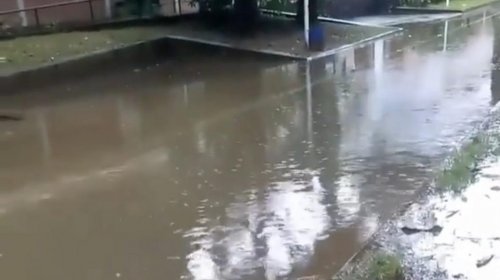[Salvador amanhece com fortes chuvas]