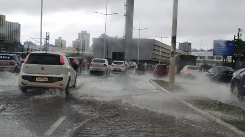 [Cidade Baixa e Pituba têm maiores volumes de chuva; nº de solicitações à Codesal passa de 200]