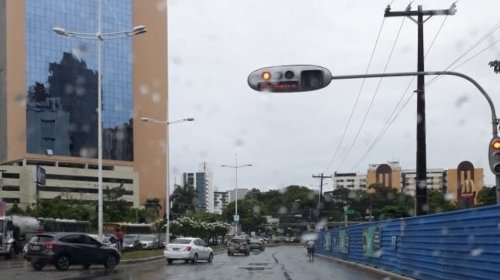 [Previsão é de tempo chuvoso até sexta em Salvador]