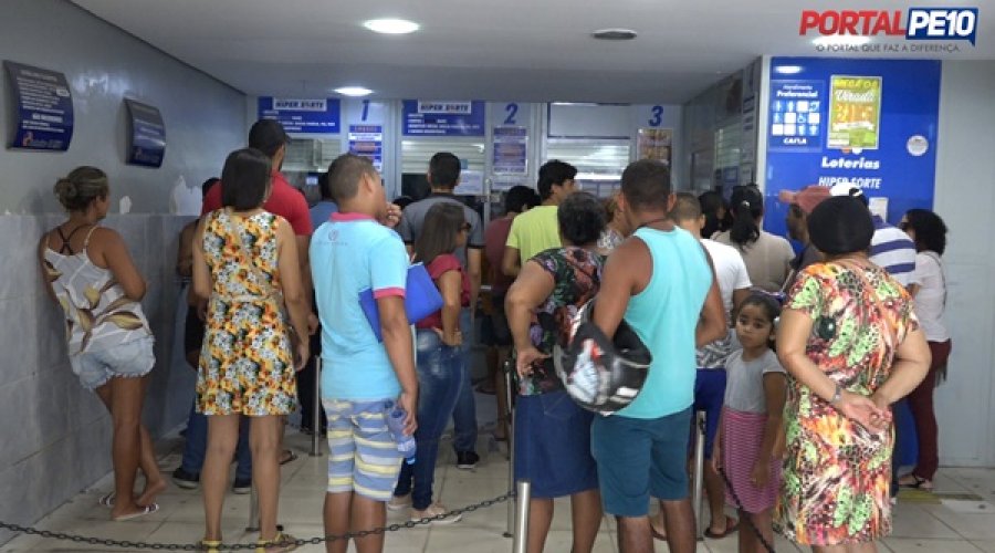 [Mais de 12 mil pessoas sacaram benefício concedido pela prefeitura]