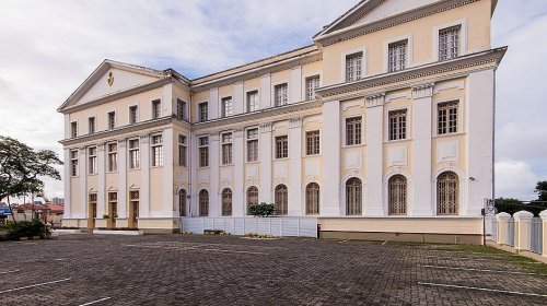 [Pais se queixam de descontos e mantêm negociação com escolas em Salvador]