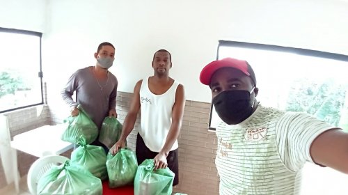 [Movimento Solidário distribui cestas básicas em Pau da Lima e Cidade Nova]