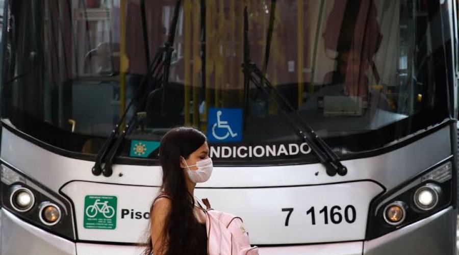 [Uso de máscaras em transportes intermunicipais torna-se obrigatório]
