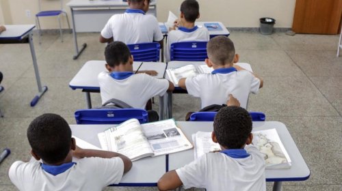 [Prefeitura prorroga suspensão de funcionamento de comércio, escolas e restaurantes até 1º de j...]