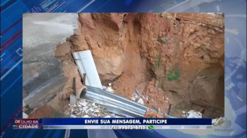 [Cratera abre em rua de Cajazeiras e atrapalha rotina da comunidade]