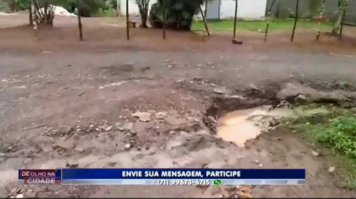 [Buraco impede trânsito de moradores em rua de Valéria ]