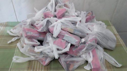[Movimento Solidário distribui kit lanche para as crianças da Vila Ruy Barbosa]