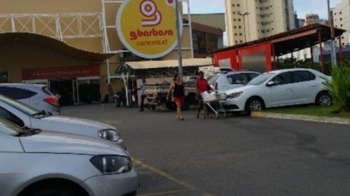 [Morte de colega com sintomas de Covid-19 provoca medo em funcionários de supermercado no Costa...]