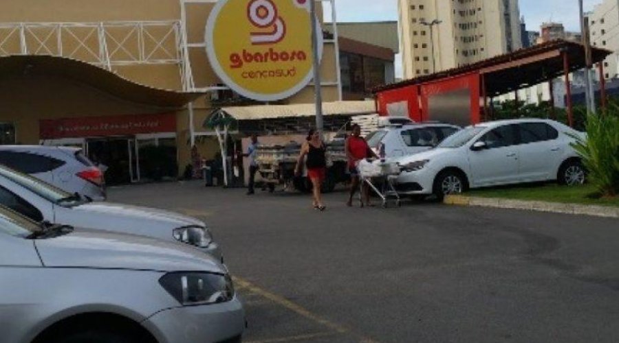 [Morte de colega com sintomas de Covid-19 provoca medo em funcionários de supermercado no Costa Azul]