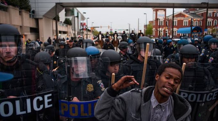 [Protestos contra racismo chegam ao 5º dia nos Estados Unidos]