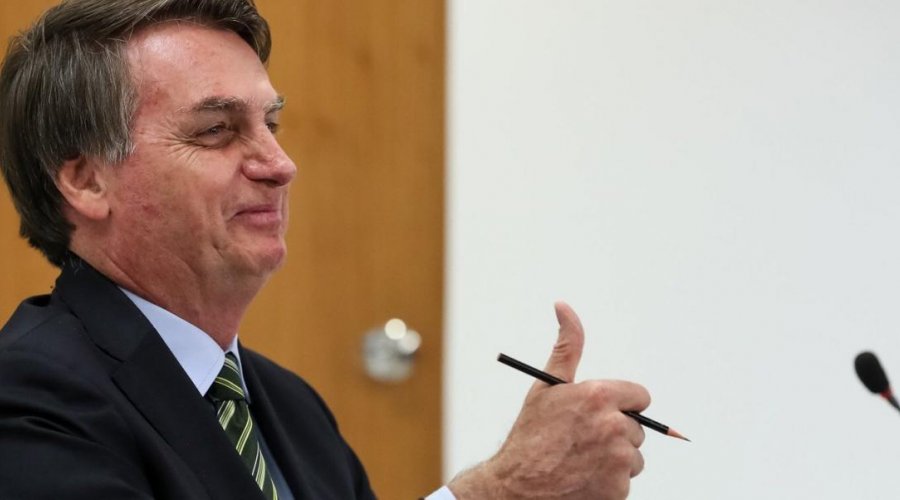 [Bolsonaro tira verba do Bolsa Família do Nordeste para gastar com comunicação do Planalto]