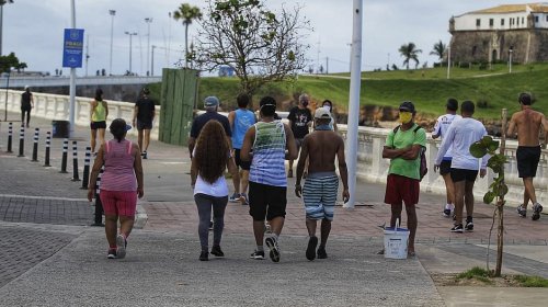 [Após aglomeração, Orla da Barra será fechada por uma semana, anuncia Neto]