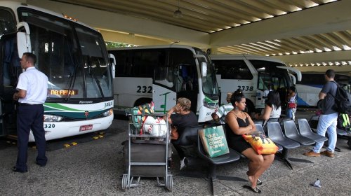 [Estado suspende transporte em mais 13 cidades baianas; total é de 325]