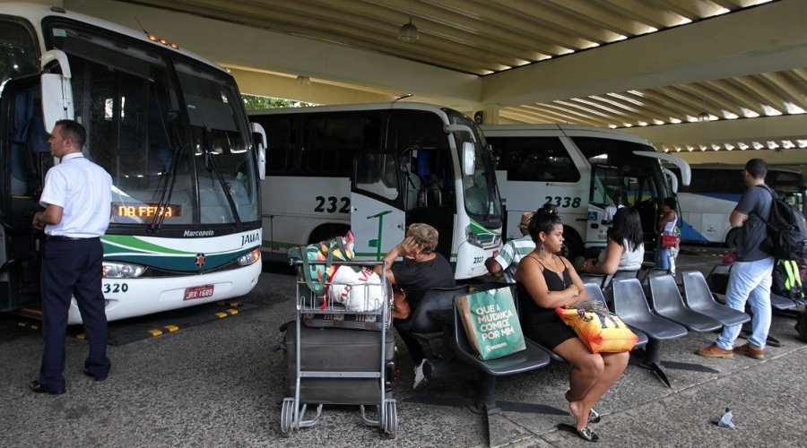 [Estado suspende transporte em mais 13 cidades baianas; total é de 325]