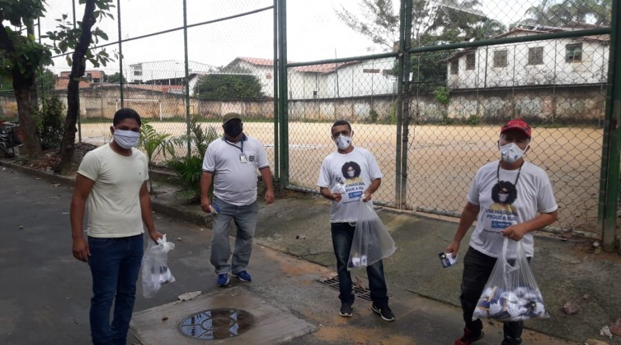 [Cerca de 1400 máscaras são distribuídas em Vila Ruy Barbosa ]
