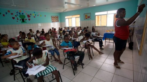 [Quase metade das escolas não tem todos os itens de saneamento básico]