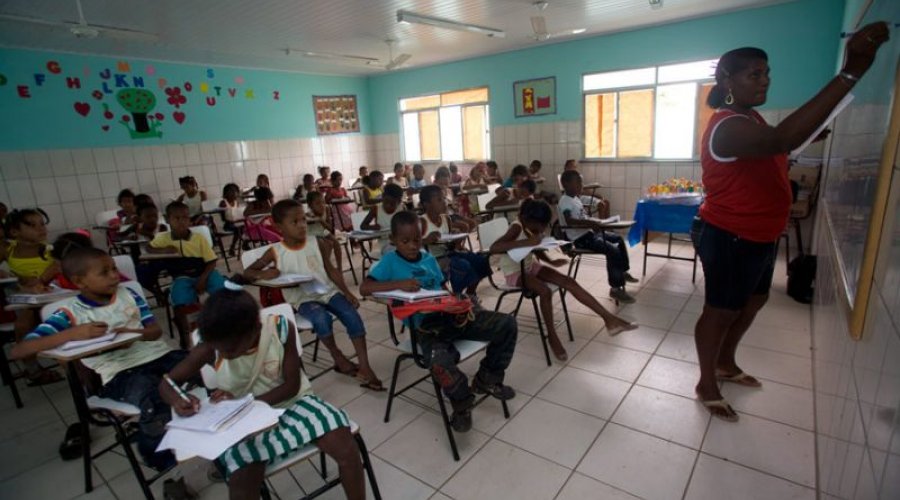 [Quase metade das escolas não tem todos os itens de saneamento básico]